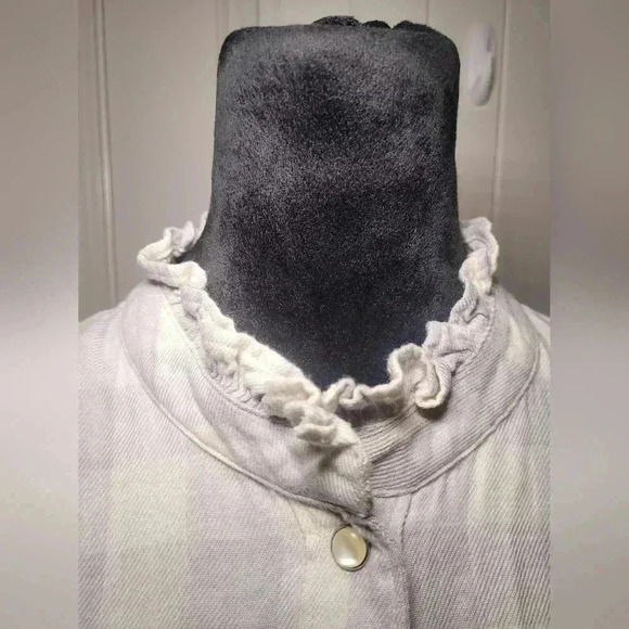 Gap Pearl button down long sleeve size large. - Picture 3 of 8